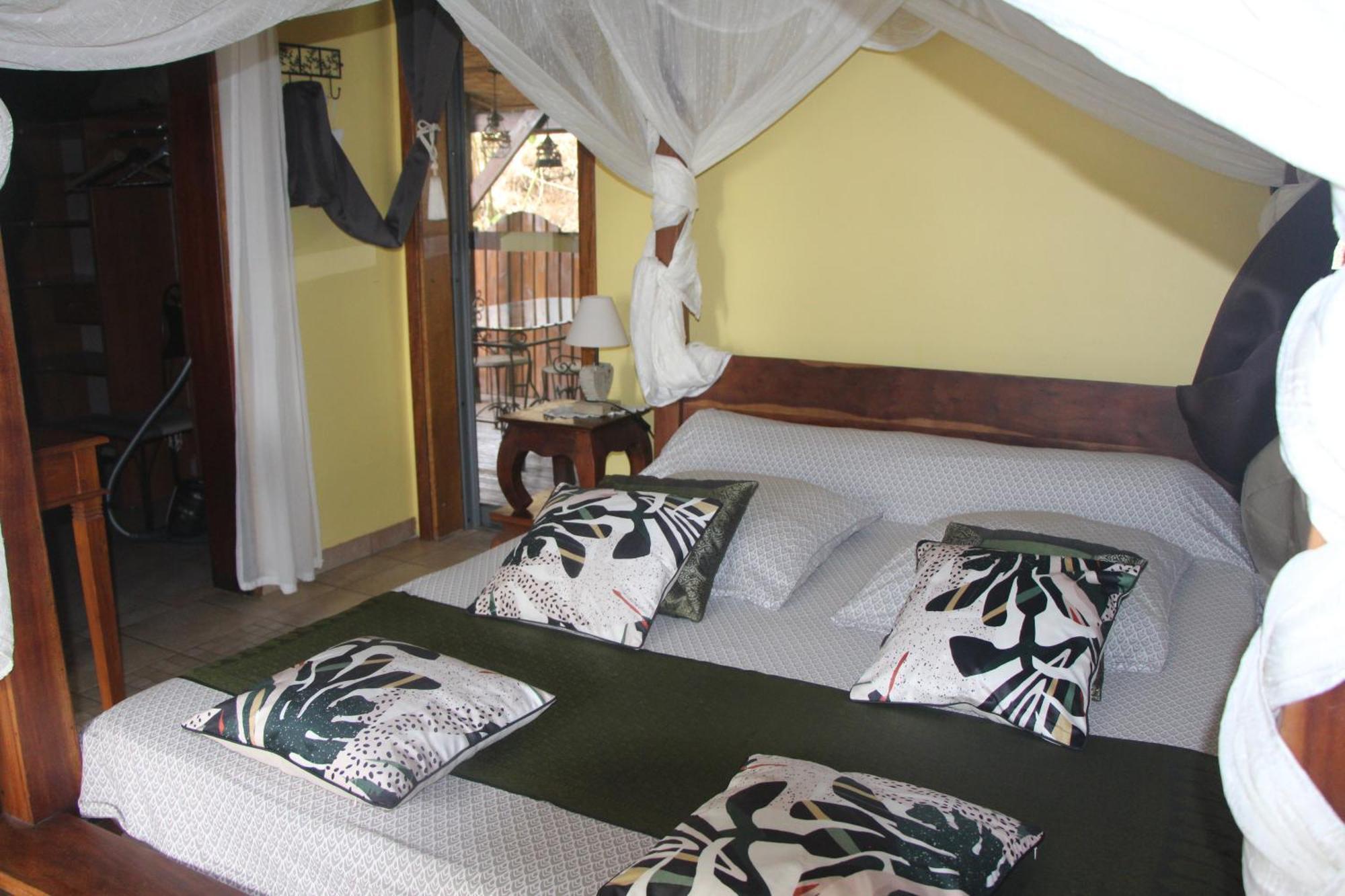 La Liane De Jade 974-Lodge Le Palissandre - Jacuzzi Privatif - Piscine Chauffee Le Bois de Nefles  エクステリア 写真